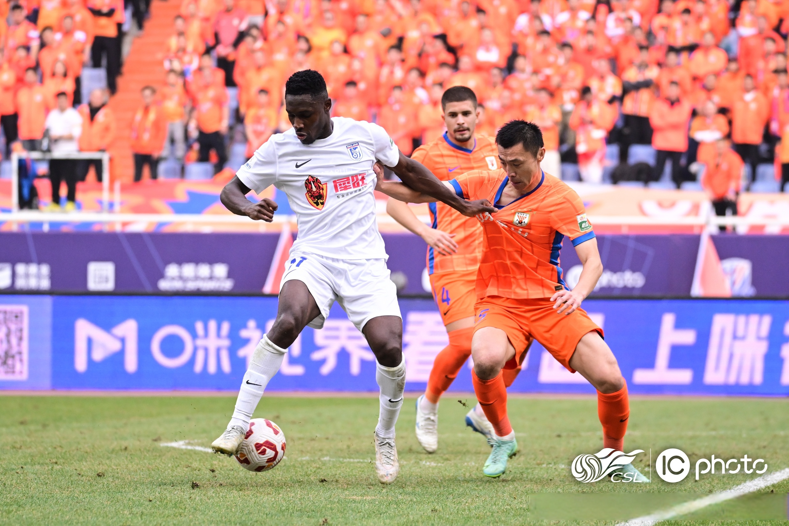 乐鱼官方网站 -AC米兰训练开放日，今夜再遭质疑引欢呼，CBA季后赛在即，身体对抗强度拉满的简单介绍