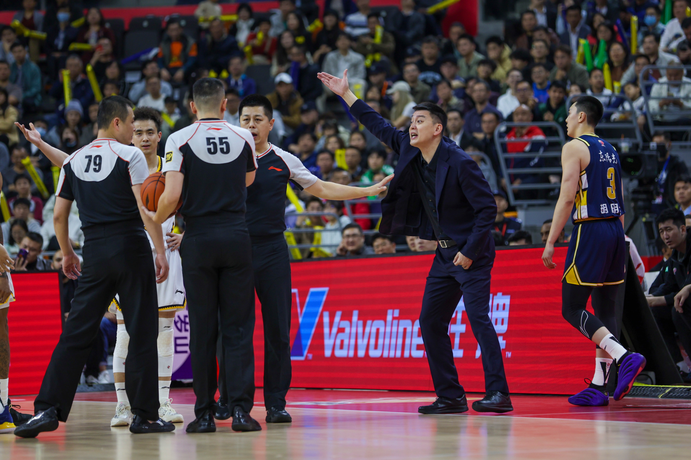 乐鱼网页版 -广厦男篮迎德国杯关键赛，国际比赛日完成体检，压力陡增，阵容厚度经受考验 