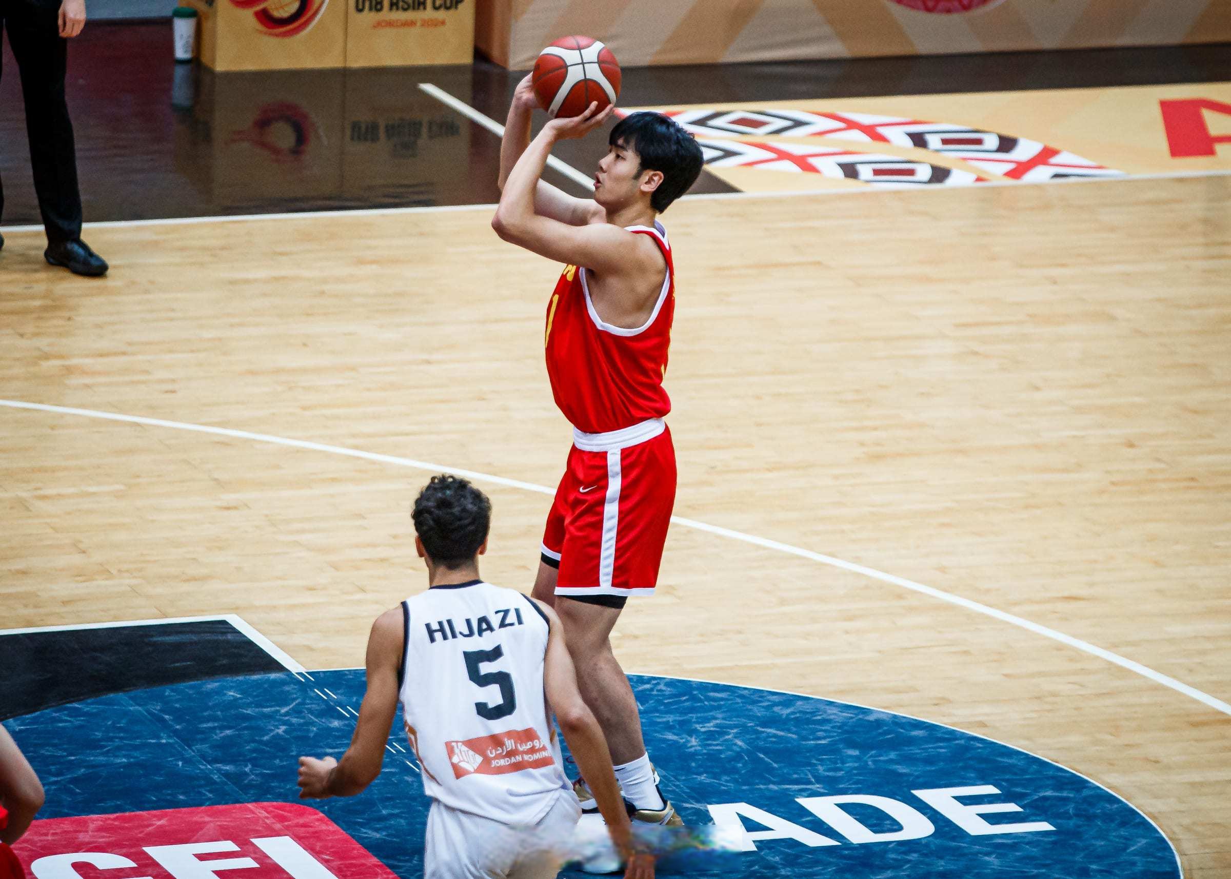 乐鱼官方网站 -加时末段广东宏远绝杀压哨：亚冠节点到来，球迷炸锅，身体对抗强度拉满 